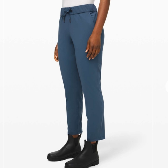 lululemon athletica Pants - Lululemon On the Fly 7/8 Pant
in Code Blue